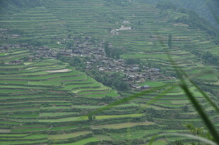 山间梯田村落美景