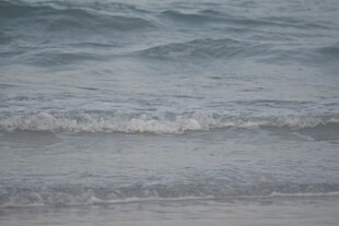 海边轻柔海浪景观