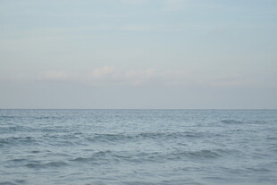 广阔海面 宁静天空景象