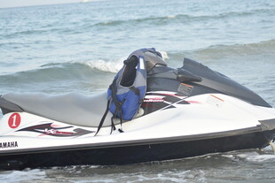 海上摩托艇与蓝色装备