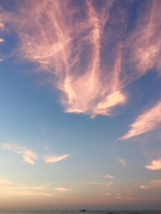 夕阳下的梦幻天空