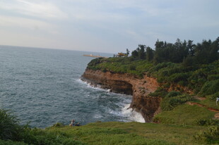 海岸边的壮丽自然景观