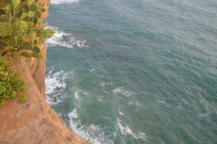 悬崖边的壮阔海景