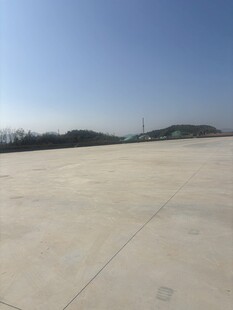 空旷平坦的户外场地