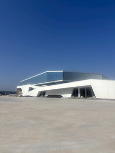 现代风格独特建筑外观