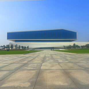 现代风格大型建筑外观