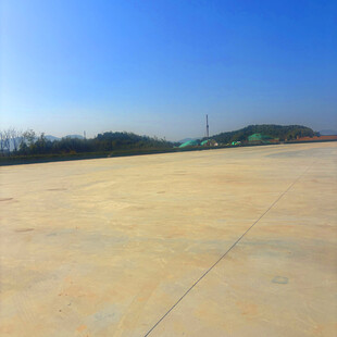 空旷平坦的户外场地