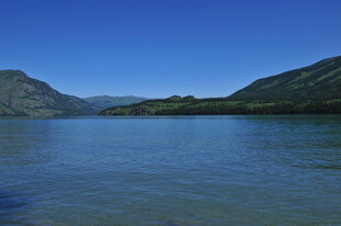 宁静山水湖景风光