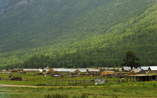 山间村落 静谧田园风光