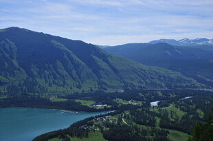 美丽湖山风景图