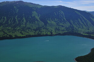 美丽的高山湖泊景观