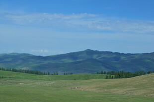 草原远山蓝天自然美景