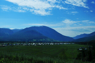 青山绿野间的美丽风光