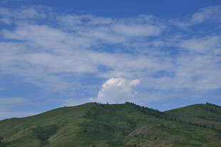 青山之上白云悠悠