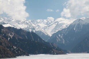 雪山湖泊壮丽自然风光