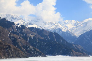 雪山湖泊壮丽自然风光