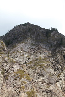 崎岖嶙峋的山景