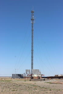 旷野中的通信基站