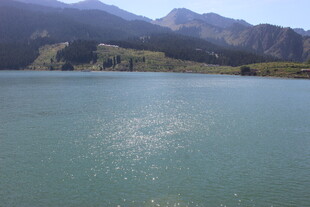 宁静山水湖景风光