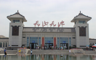 天山天池景区大门