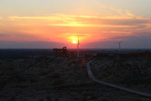 日落时分的旷野美景