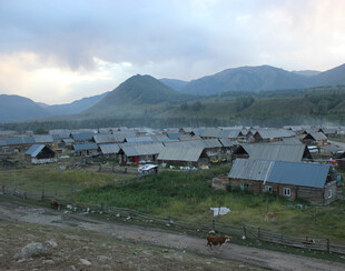 山村景色 错落有致的民居
