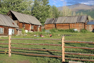 乡村木屋 静谧田园风光