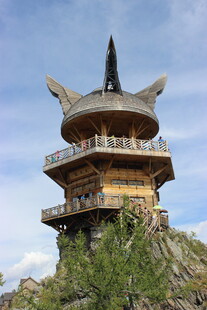 山顶中式多层古塔景观