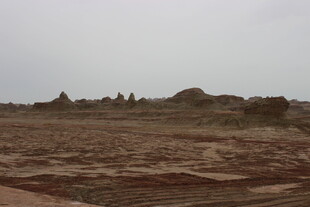 荒凉戈壁地貌景观