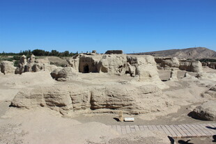 沙漠中的古老遗迹景观