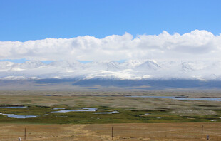草原上的壮丽蓝天白云景