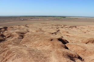 荒凉广袤的干旱地貌景观