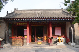 传统中式古建筑庙宇一角