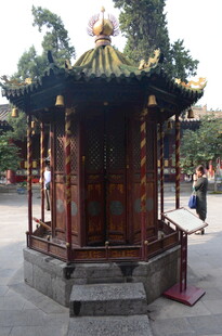 中式古典六角凉亭