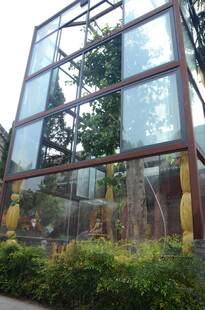 现代玻璃绿植景观建筑
