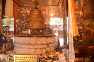 古老佛塔文物展示