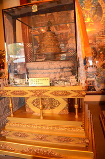 寺庙内景 精美佛像与装饰