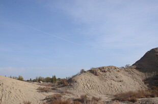 沙漠中的土堆景观