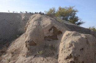 古老土堆遗迹景观