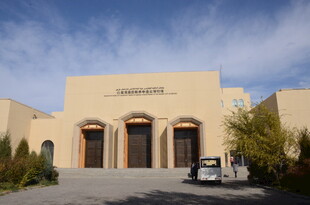 沙漠旁的特色建筑