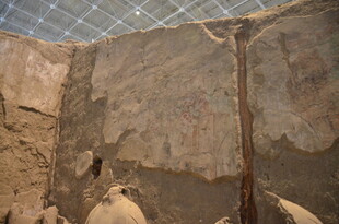 古老墙壁上的斑驳痕迹