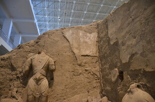 兵马俑遗址现场景象