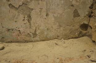 老旧墙面地面的斑驳景象