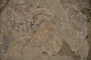 古老斑驳的壁画遗迹