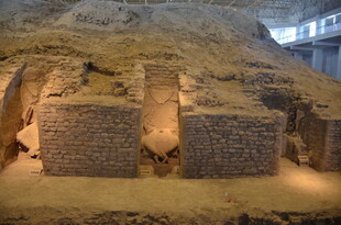 古代遗址考古现场展示