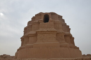 沙漠中的古老神秘建筑