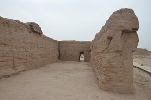 古老土墙建筑遗址