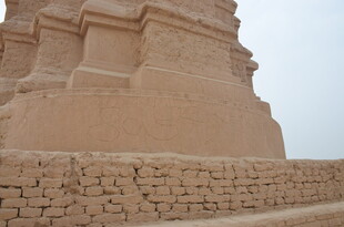 古老砖砌建筑一角