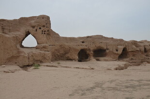 沙漠中的古老遗迹建筑