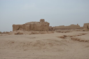 沙漠中的古老遗迹